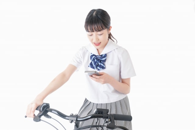 自転車ながらスマホ